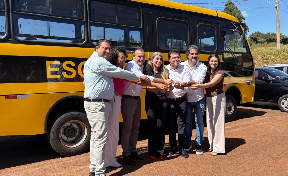 Transporte escolar é reforçado com entrega de ônibus à Escola Carolina Maria de Jesus 