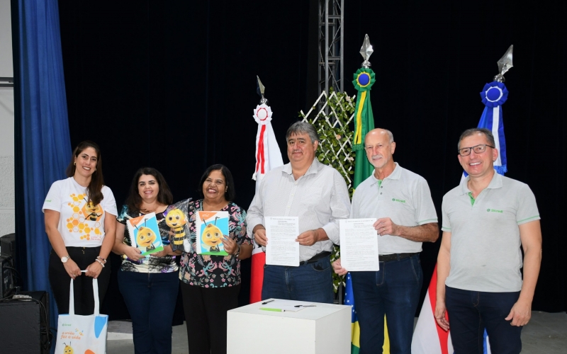 Prefeitura e Sicredi firmam parceria com o programa educacional “A União Faz a Vida”