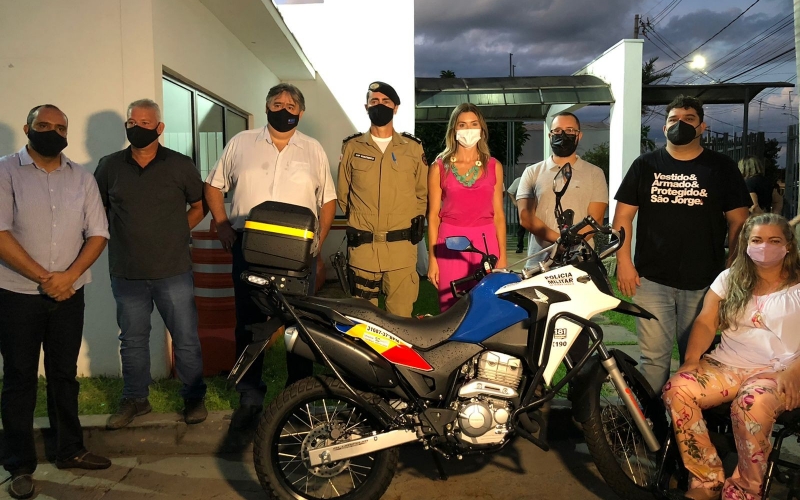 Deputada Greyce Elias concede motocicleta à Policia Militar de Sacramento
