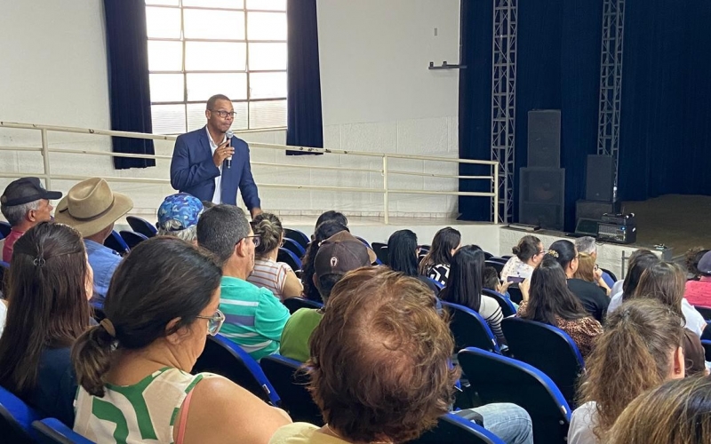 Servidores da Prefeitura de Sacramento participam de palestra sobre liderança transformadora