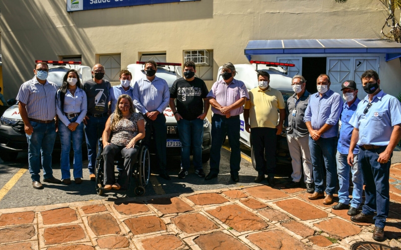 Governo Municipal entrega três novas ambulâncias para a Secretaria de Saúde