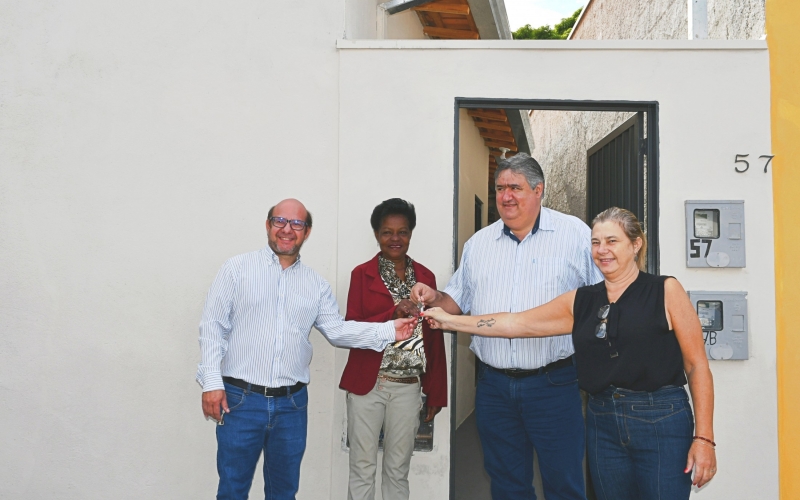 Prefeitura entrega casa revitalizada pelo Programa Promorar no bairro Perpétuo Socorro