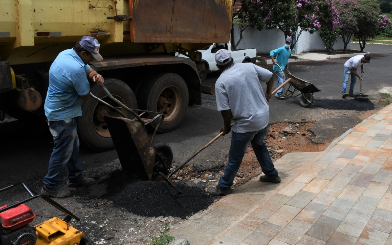 Secretaria de Obras e Serviços Urbanos dá sequência em operação tapa-buracos