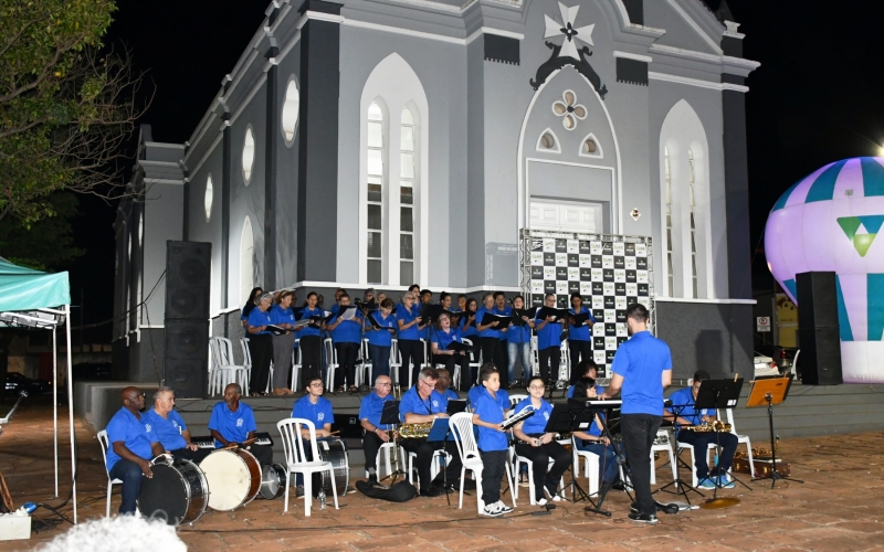 Associação Musical de Sacramento finaliza comemorações de Natal, na Praça do Rosário