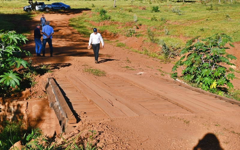 Prefeitura instala ponte na região de Sete Voltas