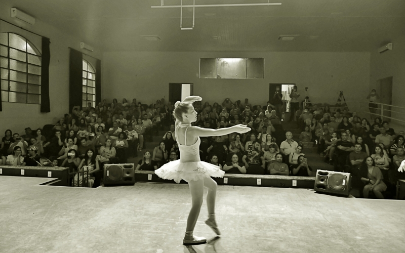 Festival de Ballet, Jazz e Dança Cigana reúne grande público na Casa da Cultura