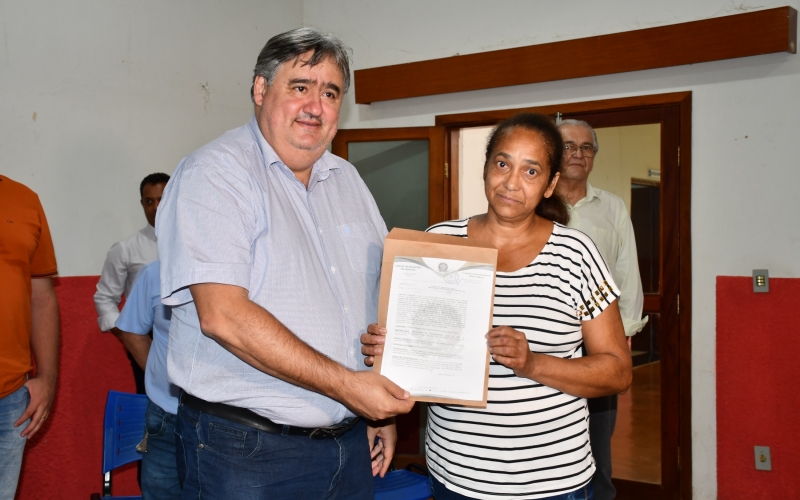 Governo Municipal regulariza imóveis de 12 cidadãos do Jardim Primavera