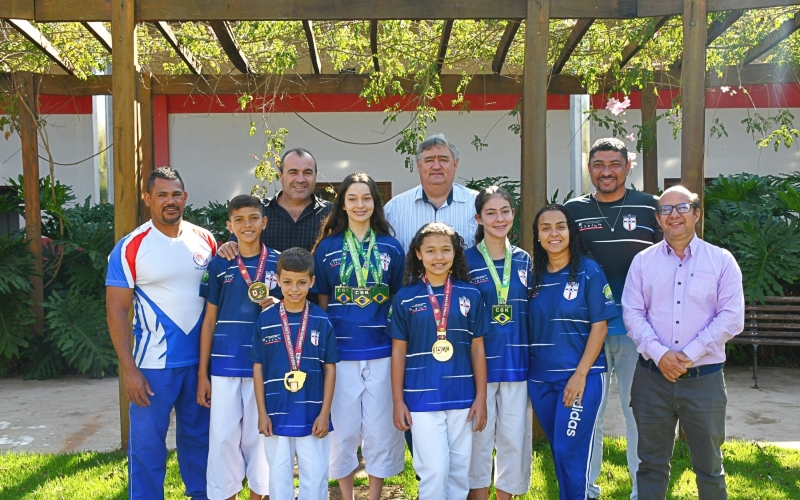 Medalhistas do Campeonato Brasileiro de Karatê são recepcionados na Prefeitura