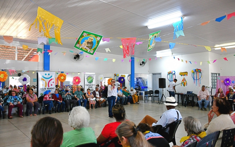 Academia Viva celebra festa junina com o grupo Feliz Idade e Ateliê do CAPS