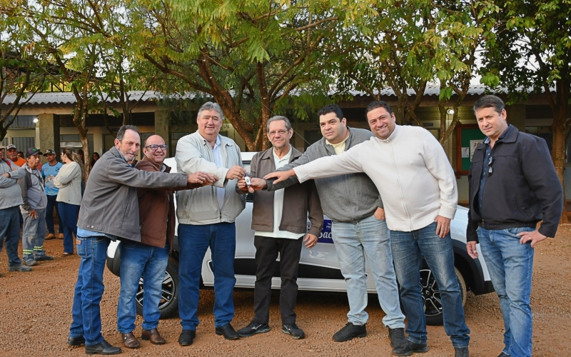 Prefeitura concede veículo 0km para equipe de combate a endemias 