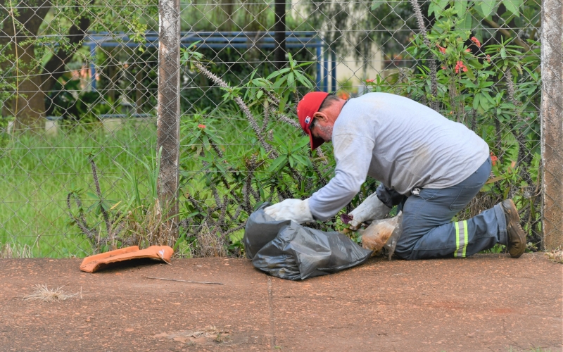 Prefeitura realiza mutirão de limpeza urbana em ação de combate à Dengue