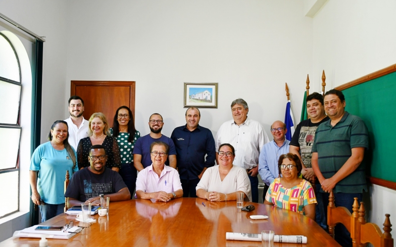 Prefeitura repassa 102 mil reais às instituições Lar São Vicente de Paulo e APAE 