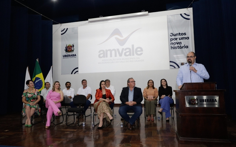 Amvale sedia 1º encontro de capacitação da AMM voltado para gestores