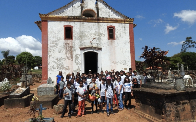 Alunos da E. M. Dr. Afonso Pena Jr. participam de expedição cultural no Desemboque
