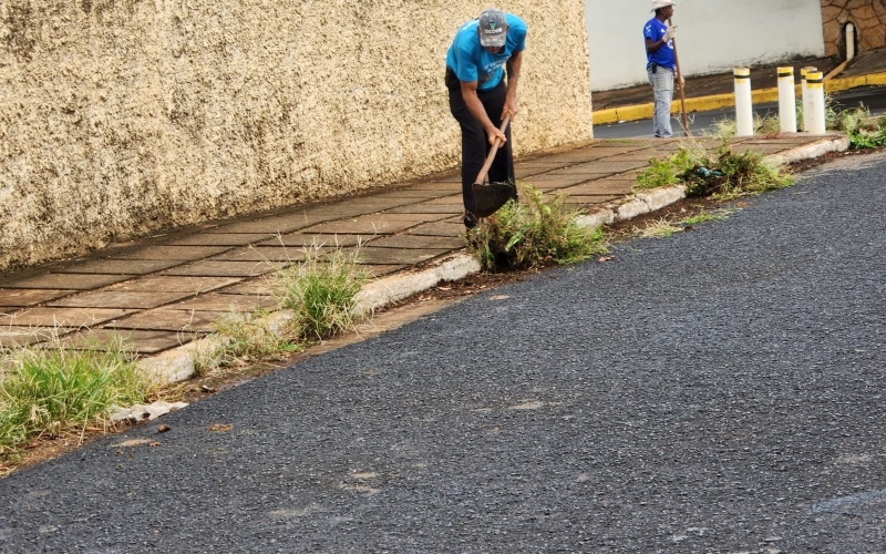 Prefeitura segue com mutirão de limpeza urbana no bairro Cohab