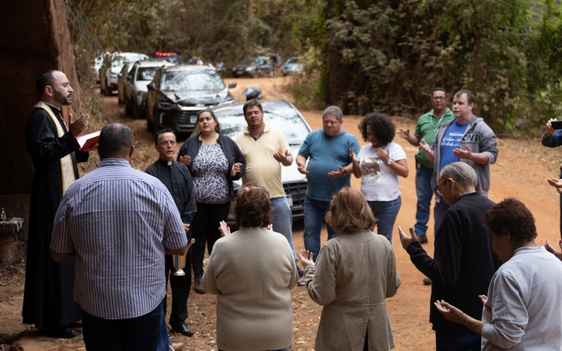 Nova imagem de Nossa Senhora Aparecida é colocada na Grutinha da Serra do Cipó após ato de vandalismo