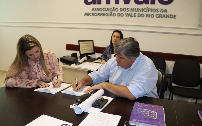 Amvale renova convênios buscando fortalecer os municípios associados 