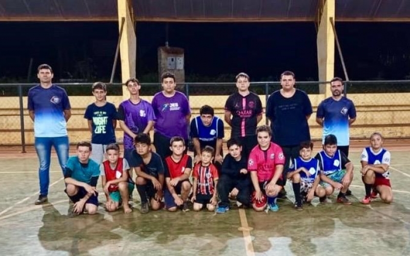 Comunidade do Quenta Sol ganha escolinha de futsal para crianças da zona rural